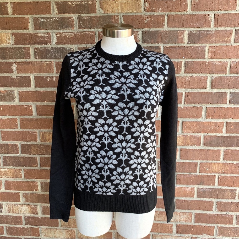 ⭐️Iris Singer Black & Grey Printed Sweater Small